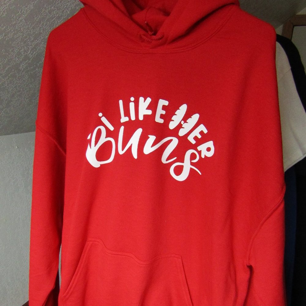 Hoodie | XL | Gildan | Red | I Like Her Buns